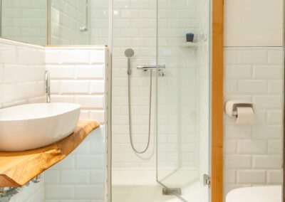 Loft en Oviedo baño con ducha