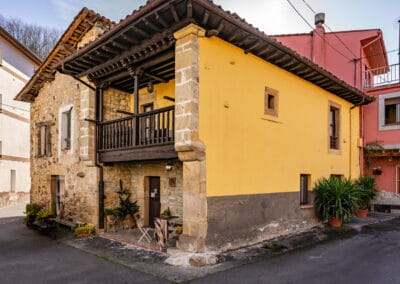 Fachada Casa rural Moradiellos Axtur en Arenas de Cabrales.